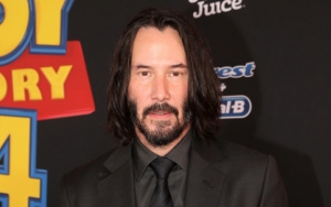 Keanu Reeves Kunjungi Rumah Fans Gara-Gara Lihat Papan Tulisan Ini