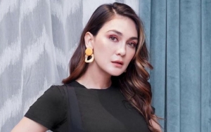 Model Kelas Dunia, Luna Maya 'Istri RM BTS' Bak Gigi Hadid Pose 'Jongkok' Kece Berkelas