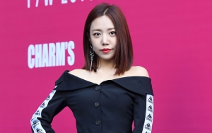 Namjoo A Pink Seksi Pakai Kemben, Netter Ejek Tak Cantik Lagi Usai Oplas