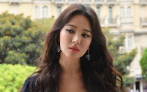 Foto Cantik Song Hye Kyo Umbar Belahan Dada di Instagram Dipuji Habis-Habisan