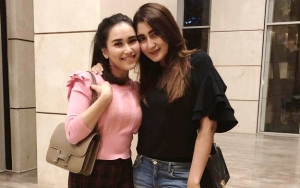 Ayu Ting Ting 'Bridesmaid Cantik' di Akad Nikah Tania Nadira, Foto Berkebaya Digoda Segera Nyusul