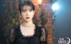 Belahan Dada Ngintip, Kostum Transparan IU di 'Hotel Del Luna' Jadi Perbincangan