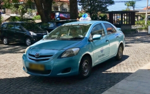 Taksi Ringsek Dirusak Ojol di Jakarta Pusat, Pihak Blue Bird Beri Klarifikasi