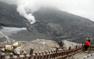  Tangkuban Parahu Ditutup Sementara Usai Erupsi, Jokowi Ingatkan Warga Ikuti Arahan Petugas