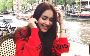 Dikira Aksesoris Biasa, Anting dan Kalung Mungil Ayu Ting Ting Ini Ternyata Harganya Selangit