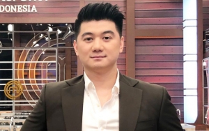 Chef Arnold Jadi Tentara Macho Ala Song Joong Ki, Gaya Gendong Anak Bikin Gemas