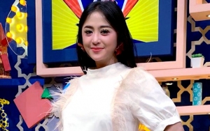 Dewi Persik Tobat Kurangi Goyang Usai Sang Ayah Meninggal