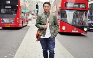 Gading Marten Duda Keren Tebar Pesona Di Trotoar Bikin Netter Gemas