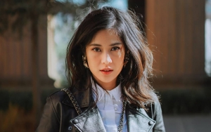  Dian Sastro Bikin Fans 'Ribut' Usai Bagikan Foto Selfie Hasil Make Up Sendiri