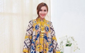 Ayu Ting Ting Dipuji Usai Ketahuan Simpan Barang Bersejarah Ini di Dompet Mewahnya