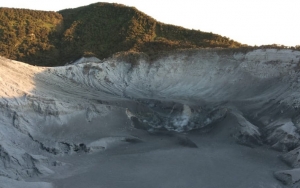 Status Gunung Tangkuban Parahu Naik ke Level II Waspada Usai Erupsi Lagi