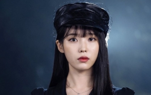 IU Unggah Syuting Terjebak Pasir Hidup di 'Hotel Del Luna', Pipi Tembam Curi Fokus