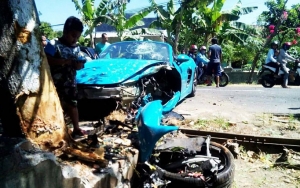 Pria Asal Jepang Tabrak Pohon Hingga Mobil Mewah Porsche Ringsek di Magetan, Warganet 'Ngilu'