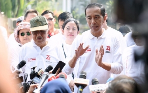 Beri Jawaban Saat Terciduk Nyanyi Sewu Kuto, Warganet Yakin Akun Medsos Jokowi 'Dibajak'