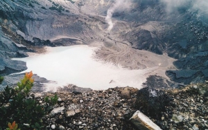 Berharap Kondisi Bisa Kembali Normal, Warga Gelar Istigasah di Kaki Gunung Tangkuban Parahu