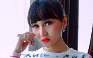Lucinta Luna Jadi Kuli Angkut Cabai, Sikap Tulus Bela Ibu-Ibu Yang Dilecehkan Banjir Dukungan