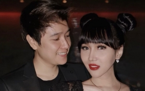 Lucinta Luna Akhirnya 'Melahirkan', Abash 'Keibuan' Gantikan Gendong Anak