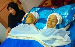 Meninggal Hanya Terpaut 12 Jam, Kisah Cinta Sehidup Semati Pasutri Ini Bikin Warganet Terharu