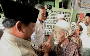 Turut Belasungkawa, Prabowo Selalu Ingat Pesan Mbah Moen Ini