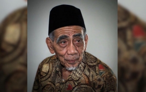 Baru Bisa Berangkat ke Mekkah Hari Ini, Putra Mbah Moen Rasakan Firasat Sebelum Sang Ayah Wafat