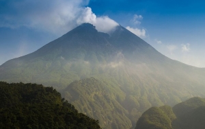 Gunung Merapi Kembali Keluarkan Awan Panas Sejauh 1,2 Km