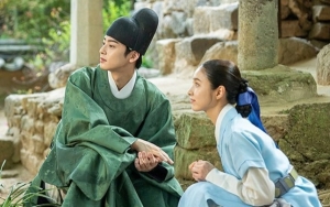 Cha Eunwoo dan Shin Se Kyung Bakal Kencan Manis di Pantai 'Rookie Historian Goo Hae Ryung'