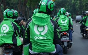 Driver Ojol Ini Kepergok Pakai Sepatu Puluhan Juta, Netizen: Anak Sultan