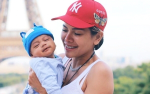 Nikita Mirzani Mewek Usai Pamer Wajah Bayi Dipo Latief, Sedih Anak Dibully