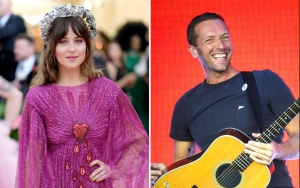Dakota Johnson dan Chris Martin Balikan, Kompak Bantah Tak Pernah Putus