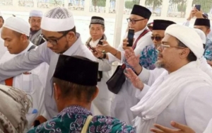 Ini Pandangan PBNU Soal 'Habib Rizieq Serobot Doa di Pemakaman Mbah Moen'