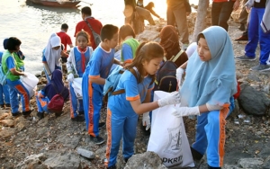 Pemkot Surabaya Gelar Kerja Bakti Massal di Kenjeran, Angkut 23,5 Ton Sampah