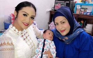 Dulunya 'Menikung', Krisdayanti dan Eks Istri Raul Lemos Kini Makin Akur Jenguk Cucu