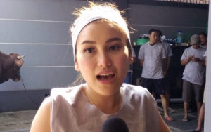 Ayu Ting Ting Kurban 4 Sapi KW Super, Bilqis Cengeng Nangis Lihat Hewan Berontak