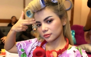 Dinar Candy Pamer Foto Tampil Tertutup Pakai Kerudung, Bagian Pusar Ngintip Dianggap Penghinaan