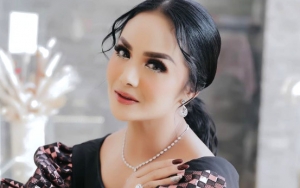 Krisdayanti 'Nenek Cantik' Pakai Dress Mini Saat Idul Adha, Riasan Medok Ibunda Aurel Disorot