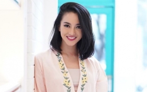Ririn Ekawati Pose Nyetop Taksi, Rekan-Rekan Artis Puji Cantik Hingga Dikira Anak SMA