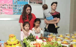 Celine Evangelista Dibuat Terharu Banget Hingga Mewek oleh Dua Putri Cantiknya, Ada Apa?