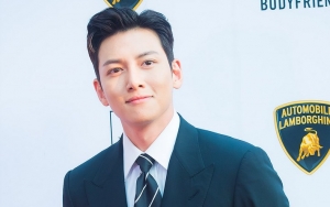 Gantengnya Ji Chang Wook Gigit Bibir di Foto Perdana 'Melting Me Softly'