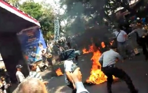 Polisi Duga Ada Peserta Demo Sengaja Siram Bensin ke Aparat Hingga Alami Luka Bakar Serius