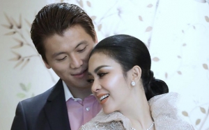 Potret Mesra Syahrini dan Reino 'Nyempil' Mojok Berdua, Fans Baper Berjamaah