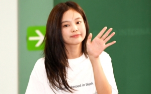 Jennie BLACKPINK Umbar Abs dengan Bra Ngintip, Bodi Bikin Kagum
