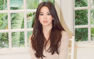 Dandanan Song Hye Kyo dengan Eyeliner Tebal Dicibir, Ekspresi Wajah Jadi Sorotan