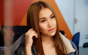 Ayu Ting Ting Dipuji Tak Jaim dan Merakyat Saat Nyeker di Perayaan HUT RI ke-74