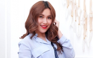 Baju Ayu Ting Ting Saat Joget Bareng Warga di Perayaan HUT RI Jadi Bahan Gosip Netter