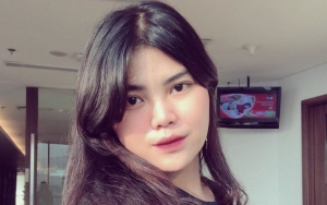 Rosa Meldianti Sesumbar Bahagia Ada Pria Yang Mencintai, Bagian Lutut Hitam Dituding Lupa Edit