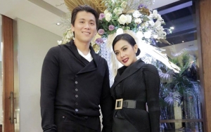 Syahrini Girang Bodi Mungilnya Diuyel-uyel Reino Barack, Perut Mulai Buncit Jadi Sorotan