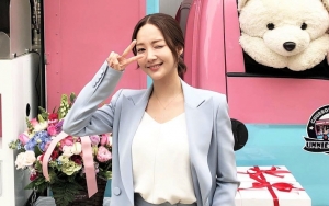 Park Min Young Narsis di Kastil Dipuji Cantik Banget Bak Putri Dongeng