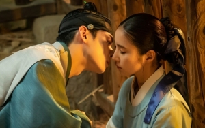 Cha Eunwoo Berusaha Cium Bibir Shin Se Kyung di 'Rookie Historian Goo Hae Ryung'