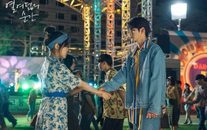 Adegan Ong Sung Woo Peluk Kim Hyang Gi di 'Moment At Eighteen' Jadi Sorotan