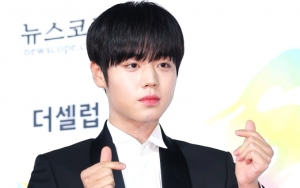 SOBA 2019: Park Jihoon Menawan di Blue Carpet, Tubuh Makin Berisi Jadi Sorotan